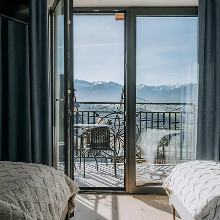 Πανσιόν Janowa